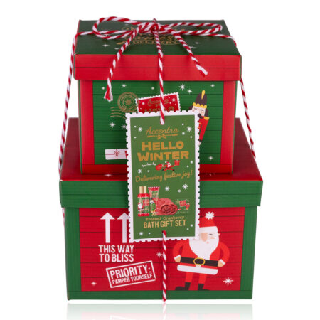 Badeset HELLO WINTER in gestapelten Geschenkboxen