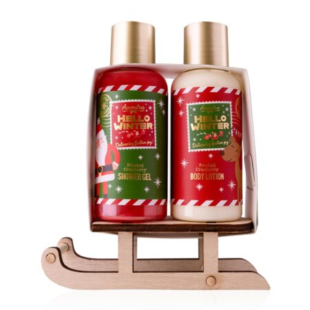 Badeset HELLO WINTER auf Holzschlitten